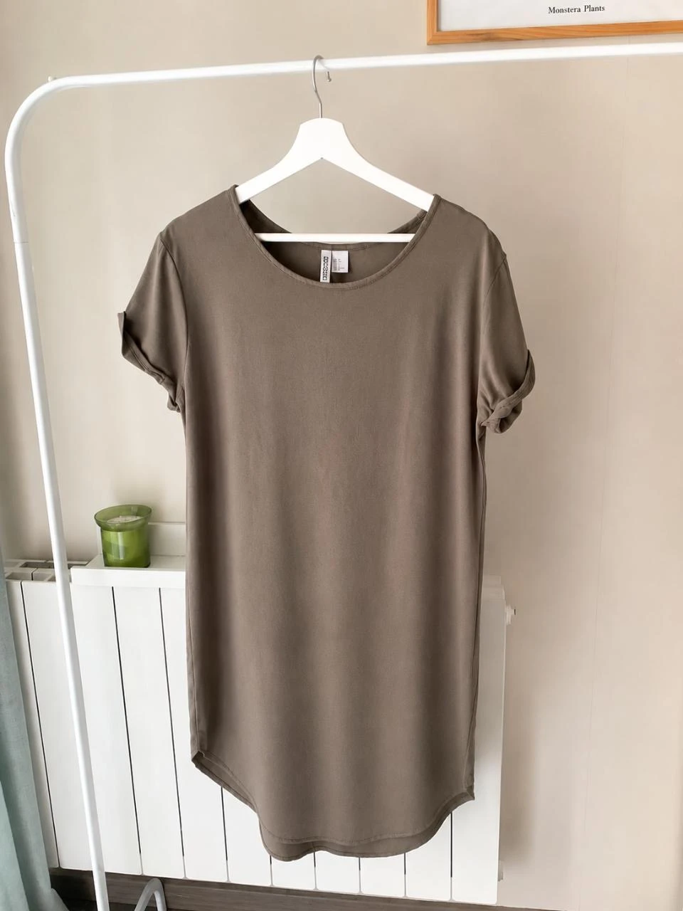 Robe fluide kaki H&M – Légère • Minimaliste • Taille M